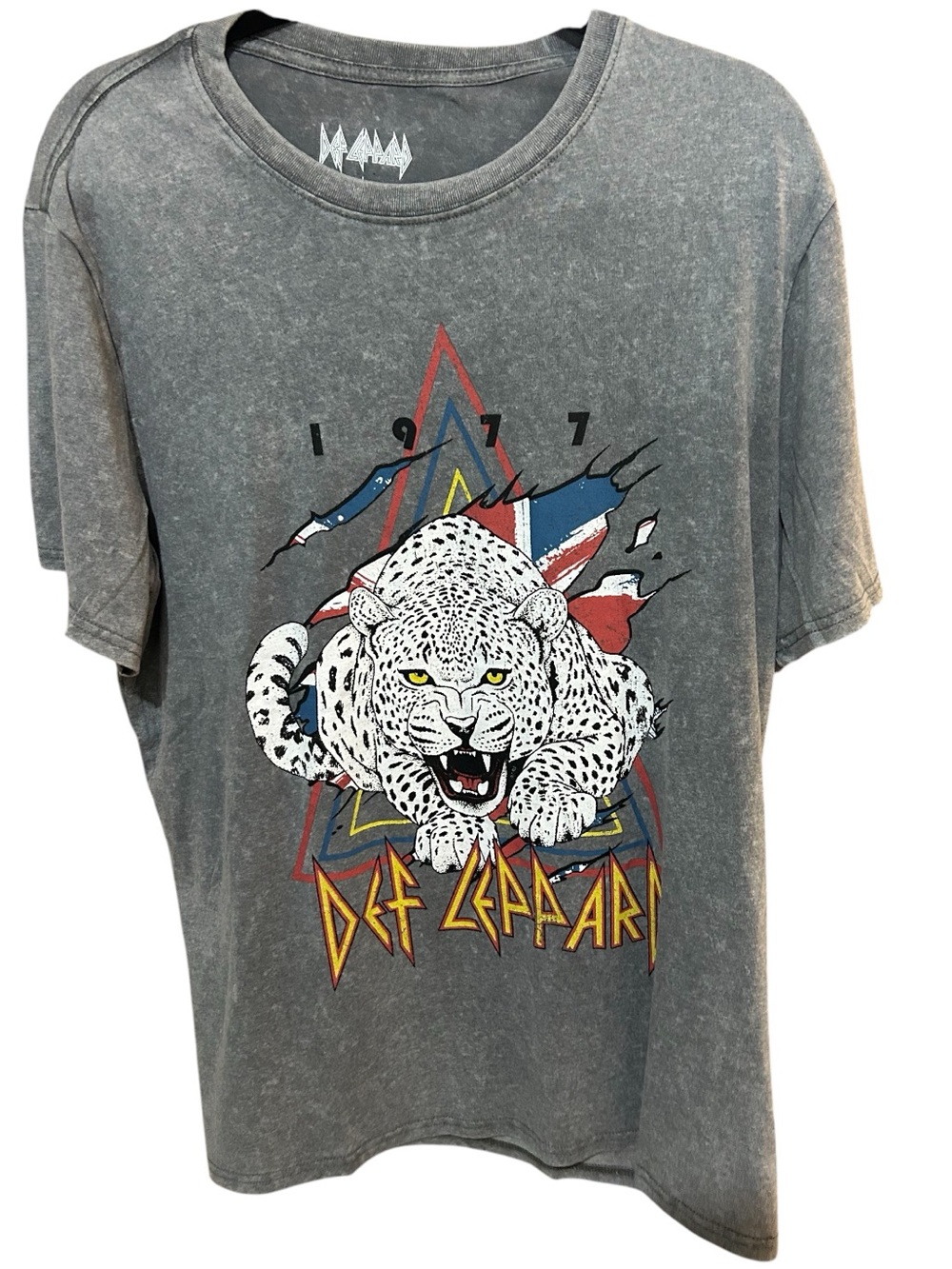 Def Leppard 1977 Leopard Graphic Tee - Gray. Unisex Size Large